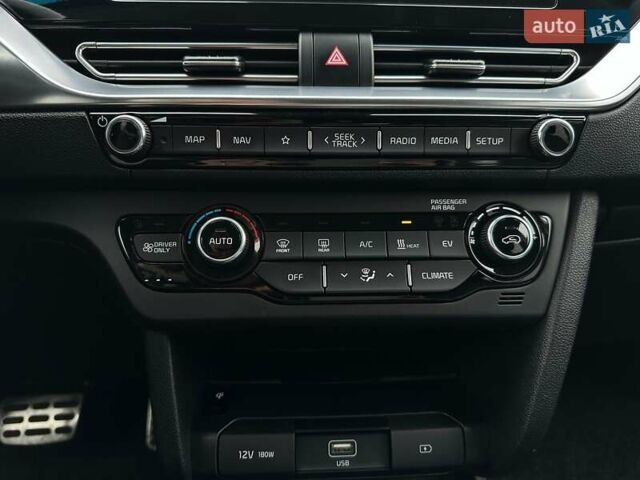 Білий Кіа Niro, об'ємом двигуна 0 л та пробігом 62 тис. км за 24500 $, фото 60 на Automoto.ua