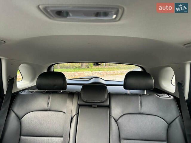 Белый Киа Niro, объемом двигателя 1.6 л и пробегом 40 тыс. км за 25150 $, фото 35 на Automoto.ua