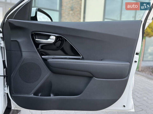 Белый Киа Niro, объемом двигателя 0 л и пробегом 113 тыс. км за 17800 $, фото 46 на Automoto.ua