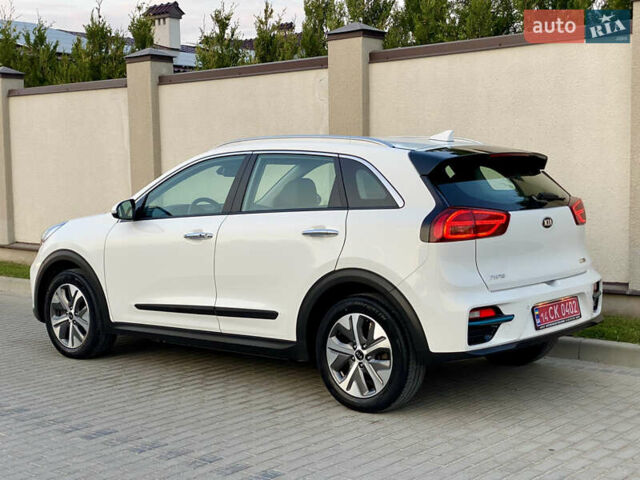 Білий Кіа Niro, об'ємом двигуна 0 л та пробігом 68 тис. км за 20750 $, фото 9 на Automoto.ua