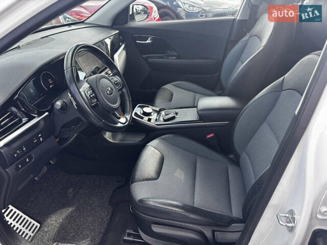 Белый Киа Niro, объемом двигателя 0 л и пробегом 53 тыс. км за 19999 $, фото 14 на Automoto.ua