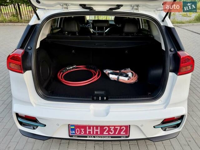 Белый Киа Niro, объемом двигателя 0 л и пробегом 82 тыс. км за 18950 $, фото 110 на Automoto.ua