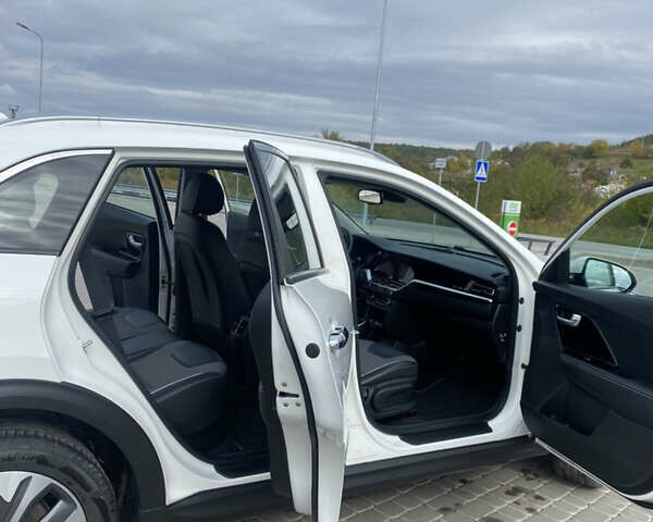 Белый Киа Niro, объемом двигателя 0 л и пробегом 120 тыс. км за 17700 $, фото 15 на Automoto.ua