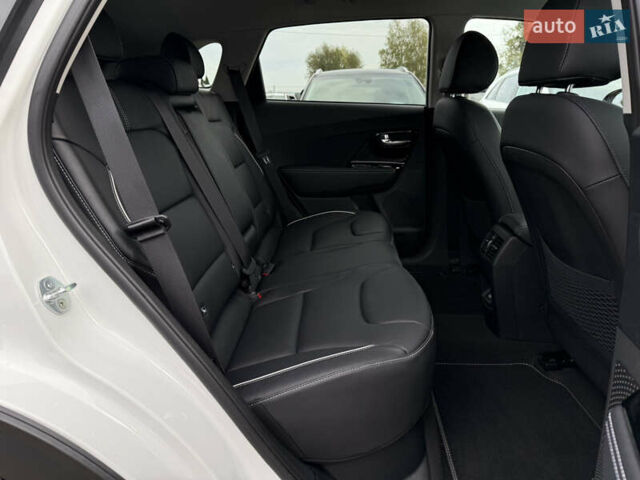 Белый Киа Niro, объемом двигателя 0 л и пробегом 54 тыс. км за 24700 $, фото 101 на Automoto.ua
