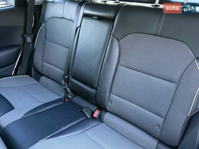 Белый Киа Niro, объемом двигателя 0 л и пробегом 80 тыс. км за 17800 $, фото 61 на Automoto.ua