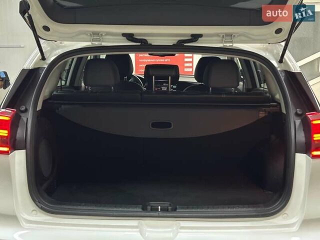 Білий Кіа Niro, об'ємом двигуна 0 л та пробігом 35 тис. км за 24400 $, фото 94 на Automoto.ua