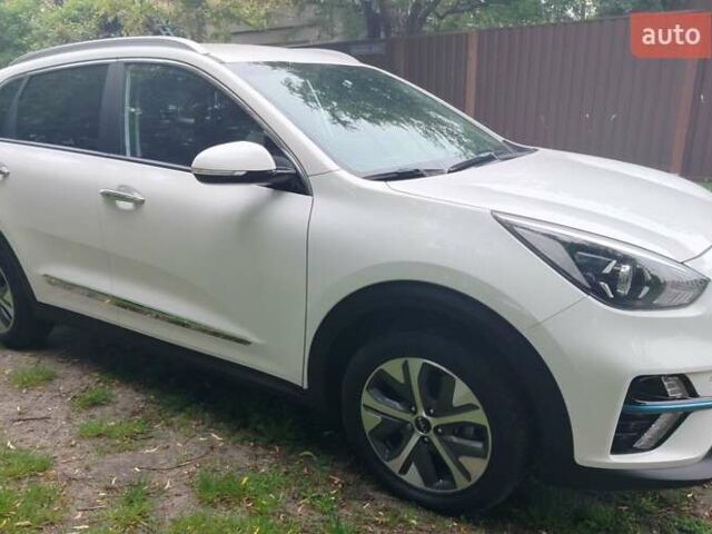Белый Киа Niro, объемом двигателя 0 л и пробегом 74 тыс. км за 19700 $, фото 4 на Automoto.ua