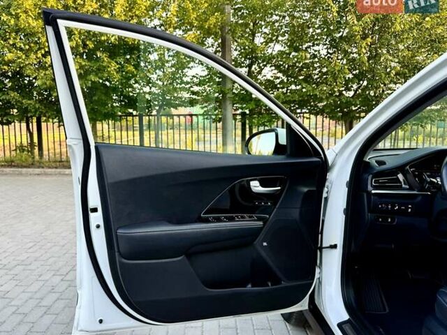 Белый Киа Niro, объемом двигателя 0 л и пробегом 82 тыс. км за 18950 $, фото 45 на Automoto.ua