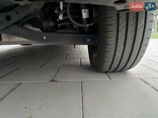 Білий Кіа Niro, об'ємом двигуна 0 л та пробігом 60 тис. км за 22900 $, фото 4 на Automoto.ua