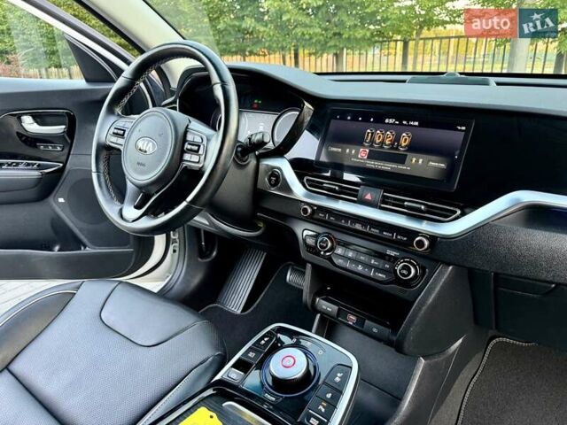 Белый Киа Niro, объемом двигателя 0 л и пробегом 82 тыс. км за 18950 $, фото 87 на Automoto.ua