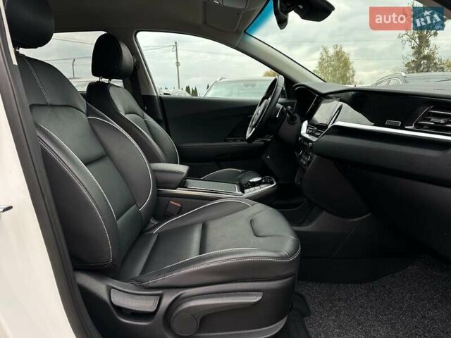 Білий Кіа Niro, об'ємом двигуна 0 л та пробігом 62 тис. км за 24500 $, фото 88 на Automoto.ua