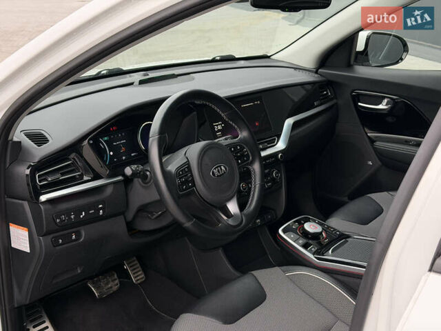 Белый Киа Niro, объемом двигателя 0 л и пробегом 39 тыс. км за 23400 $, фото 13 на Automoto.ua