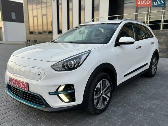 Білий Кіа Niro, об'ємом двигуна 0 л та пробігом 114 тис. км за 18880 $, фото 4 на Automoto.ua