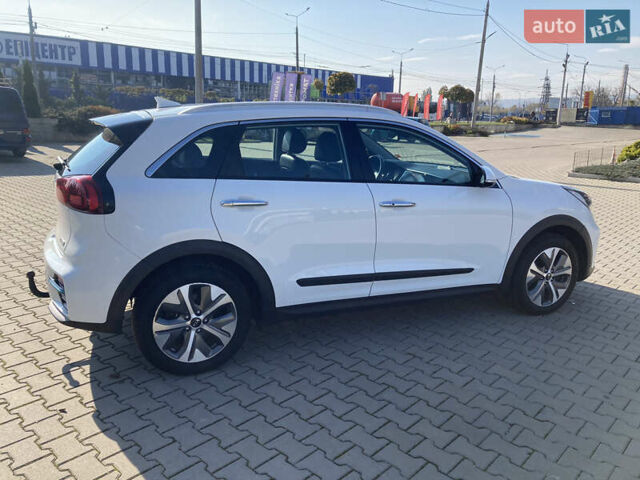 Білий Кіа Niro, об'ємом двигуна 0 л та пробігом 147 тис. км за 18200 $, фото 5 на Automoto.ua
