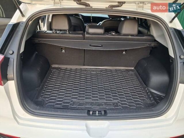 Белый Киа Niro, объемом двигателя 0 л и пробегом 78 тыс. км за 20400 $, фото 7 на Automoto.ua