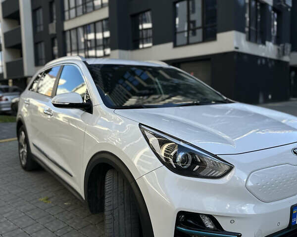 Білий Кіа Niro, об'ємом двигуна 0 л та пробігом 155 тис. км за 18300 $, фото 2 на Automoto.ua