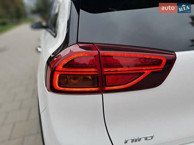Білий Кіа Niro, об'ємом двигуна 0 л та пробігом 60 тис. км за 22900 $, фото 18 на Automoto.ua