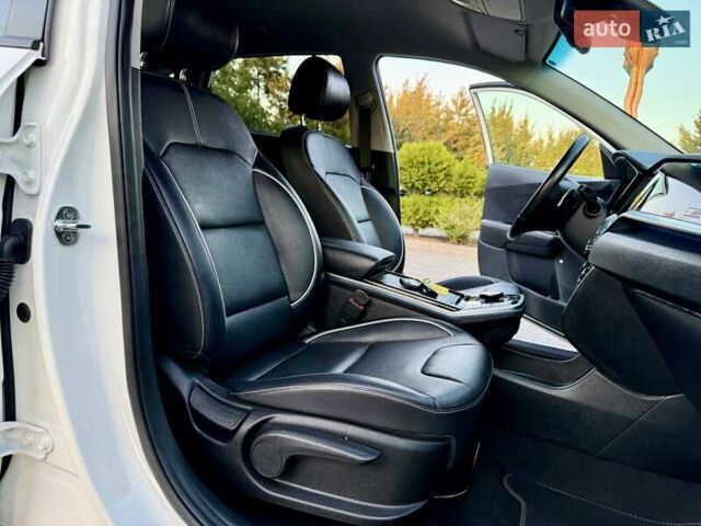Белый Киа Niro, объемом двигателя 0 л и пробегом 82 тыс. км за 18950 $, фото 82 на Automoto.ua