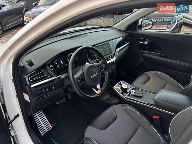 Белый Киа Niro, объемом двигателя 0 л и пробегом 72 тыс. км за 23600 $, фото 27 на Automoto.ua
