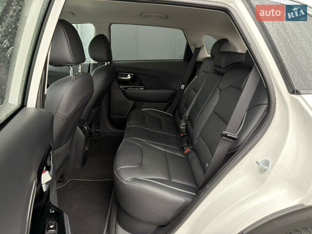 Белый Киа Niro, объемом двигателя 0 л и пробегом 51 тыс. км за 24200 $, фото 26 на Automoto.ua