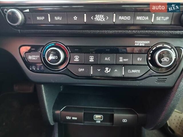 Білий Кіа Niro, об'ємом двигуна 0 л та пробігом 75 тис. км за 19700 $, фото 21 на Automoto.ua