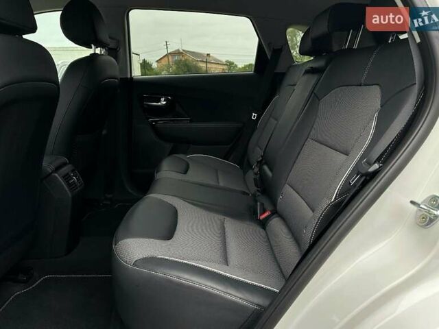 Белый Киа Niro, объемом двигателя 0 л и пробегом 56 тыс. км за 23400 $, фото 65 на Automoto.ua