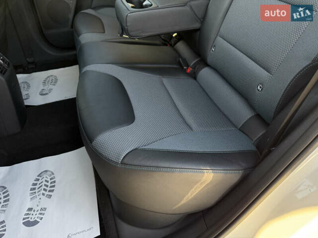 Білий Кіа Niro, об'ємом двигуна 0 л та пробігом 121 тис. км за 18950 $, фото 26 на Automoto.ua