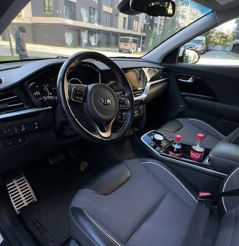 Білий Кіа Niro, об'ємом двигуна 0 л та пробігом 155 тис. км за 18300 $, фото 14 на Automoto.ua
