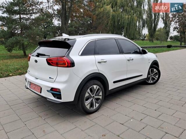 Білий Кіа Niro, об'ємом двигуна 0 л та пробігом 60 тис. км за 22900 $, фото 12 на Automoto.ua