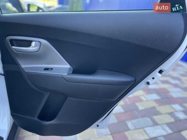 Белый Киа Niro, объемом двигателя 0 л и пробегом 95 тыс. км за 16500 $, фото 58 на Automoto.ua