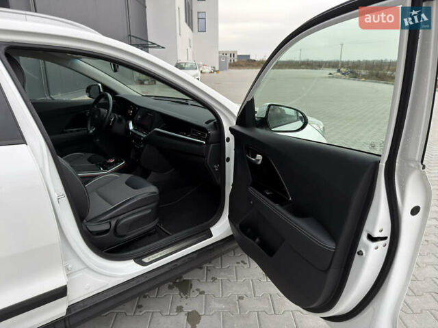 Белый Киа Niro, объемом двигателя 0 л и пробегом 39 тыс. км за 23400 $, фото 53 на Automoto.ua