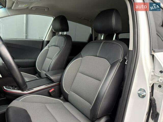 Белый Киа Niro, объемом двигателя 0 л и пробегом 39 тыс. км за 23400 $, фото 19 на Automoto.ua