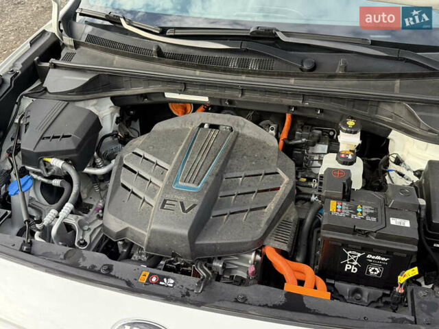 Білий Кіа Niro, об'ємом двигуна 0 л та пробігом 82 тис. км за 23266 $, фото 21 на Automoto.ua
