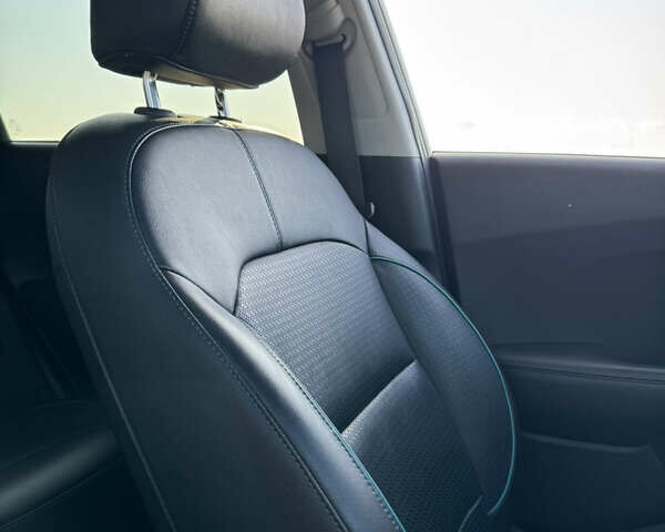 Білий Кіа Niro, об'ємом двигуна 0 л та пробігом 107 тис. км за 20900 $, фото 47 на Automoto.ua