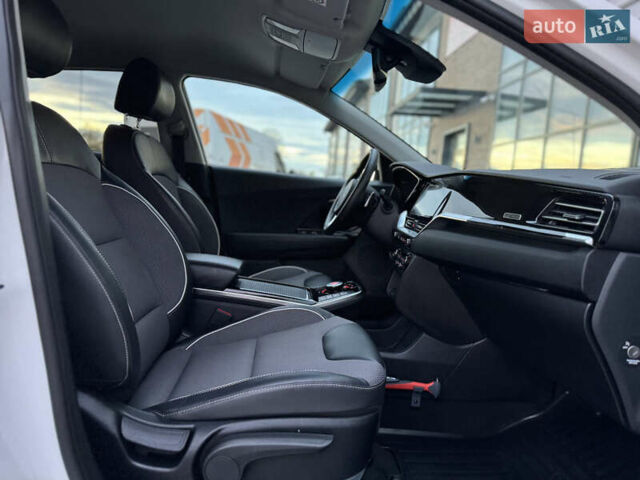 Белый Киа Niro, объемом двигателя 0 л и пробегом 113 тыс. км за 17800 $, фото 48 на Automoto.ua