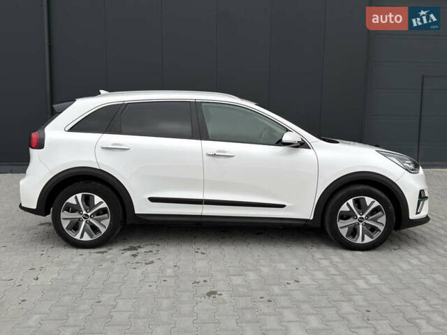 Белый Киа Niro, объемом двигателя 0 л и пробегом 39 тыс. км за 23400 $, фото 65 на Automoto.ua
