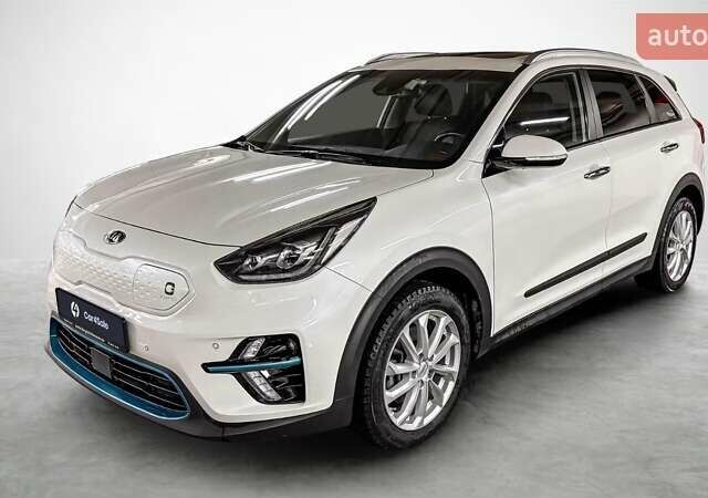 Белый Киа Niro, объемом двигателя 0 л и пробегом 129 тыс. км за 20032 $, фото 1 на Automoto.ua