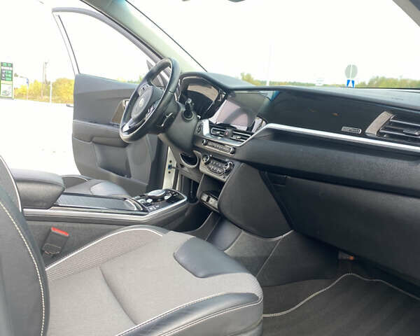 Белый Киа Niro, объемом двигателя 0 л и пробегом 120 тыс. км за 17700 $, фото 11 на Automoto.ua
