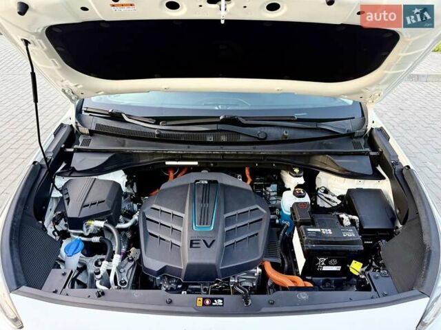 Белый Киа Niro, объемом двигателя 0 л и пробегом 82 тыс. км за 18950 $, фото 115 на Automoto.ua