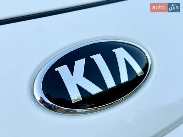 Белый Киа Niro, объемом двигателя 0 л и пробегом 82 тыс. км за 18950 $, фото 26 на Automoto.ua