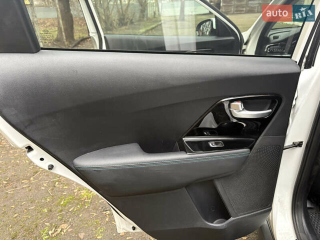 Білий Кіа Niro, об'ємом двигуна 0 л та пробігом 52 тис. км за 20500 $, фото 13 на Automoto.ua