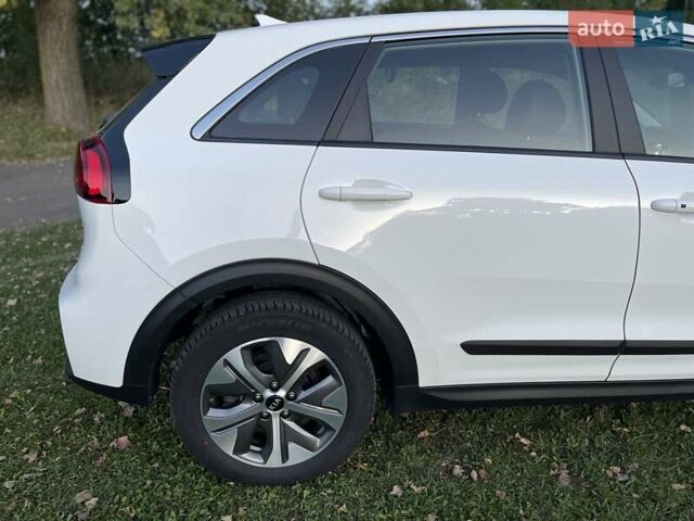Белый Киа Niro, объемом двигателя 0 л и пробегом 95 тыс. км за 16500 $, фото 16 на Automoto.ua