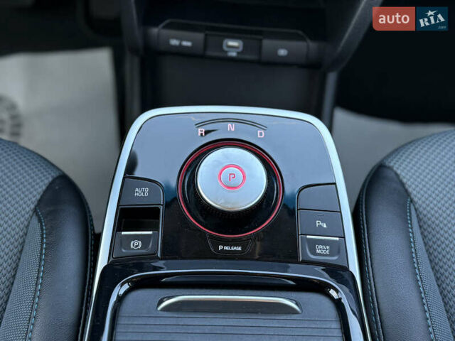 Білий Кіа Niro, об'ємом двигуна 0 л та пробігом 121 тис. км за 18950 $, фото 33 на Automoto.ua