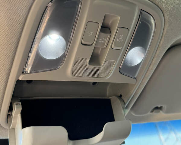 Білий Кіа Niro, об'ємом двигуна 0 л та пробігом 107 тис. км за 20900 $, фото 60 на Automoto.ua