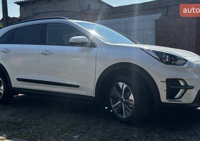 Белый Киа Niro, объемом двигателя 0 л и пробегом 140 тыс. км за 17800 $, фото 27 на Automoto.ua