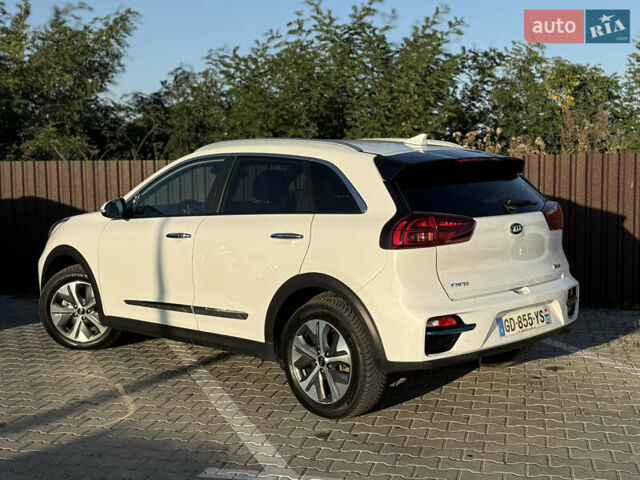 Білий Кіа Niro, об'ємом двигуна 0 л та пробігом 121 тис. км за 18950 $, фото 14 на Automoto.ua