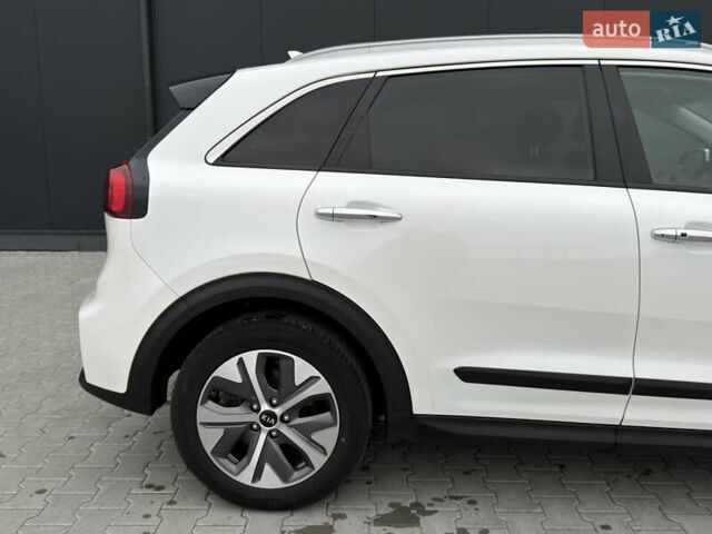 Белый Киа Niro, объемом двигателя 0 л и пробегом 39 тыс. км за 23400 $, фото 69 на Automoto.ua