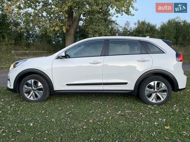 Белый Киа Niro, объемом двигателя 0 л и пробегом 95 тыс. км за 16500 $, фото 5 на Automoto.ua