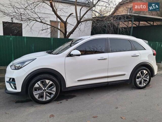 Белый Киа Niro, объемом двигателя 0 л и пробегом 78 тыс. км за 20400 $, фото 3 на Automoto.ua