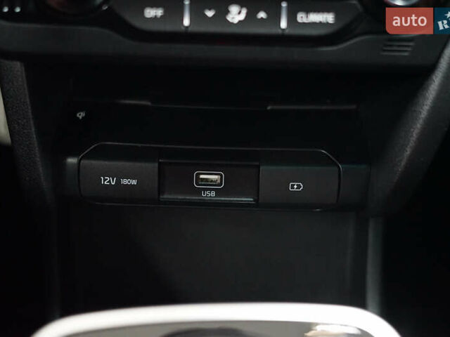 Киа Niro 2021 в Киеве на Automoto.ua Белый Киа Niro, объемом двигателя 0 л и пробегом 52 тыс. км за 18200 $, фото 26 на Automoto.ua